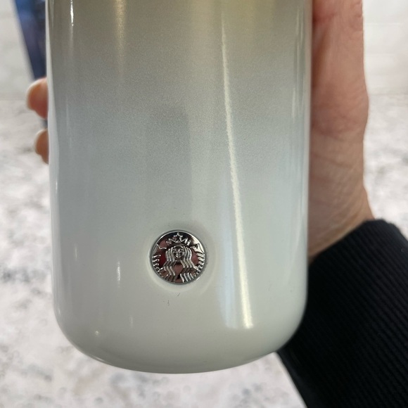 2024 Holiday Gold and White Gradient SS Water Bottle. NWT, HTF. Very classy. - Picture 5 of 8